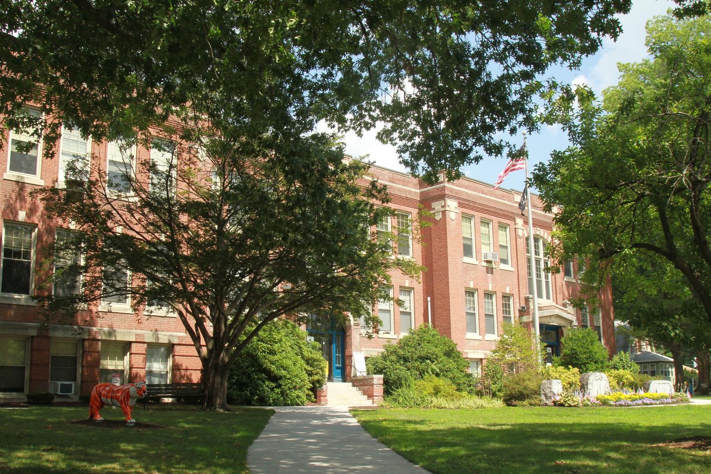 298214074_429386315893793_4976880672941367192_n